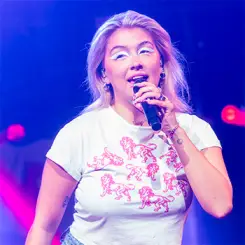 Фото артиста: Caity Baser