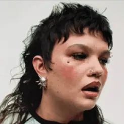 Фото артиста: Lola Young