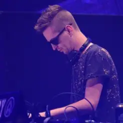 Обложка Robin Schulz - Love Me A Little