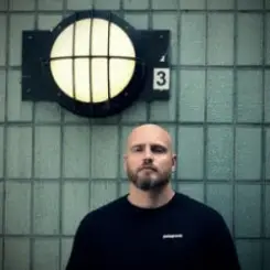 Обложка Emba & Lily Denning - Feel Alive