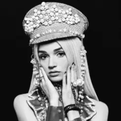 Poppy - In A Minute слушать онлайн