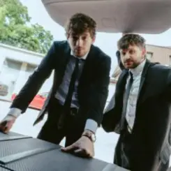 MOLODI - небезпечна слушать онлайн