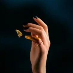 Roma Tuz - МІЗИНЧИК слушать онлайн